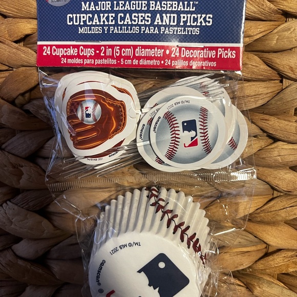 Baseball Party Decorations: 2 Platters, Cupcake Cups, Banner and Hanging Swirls - Picture 6 of 9